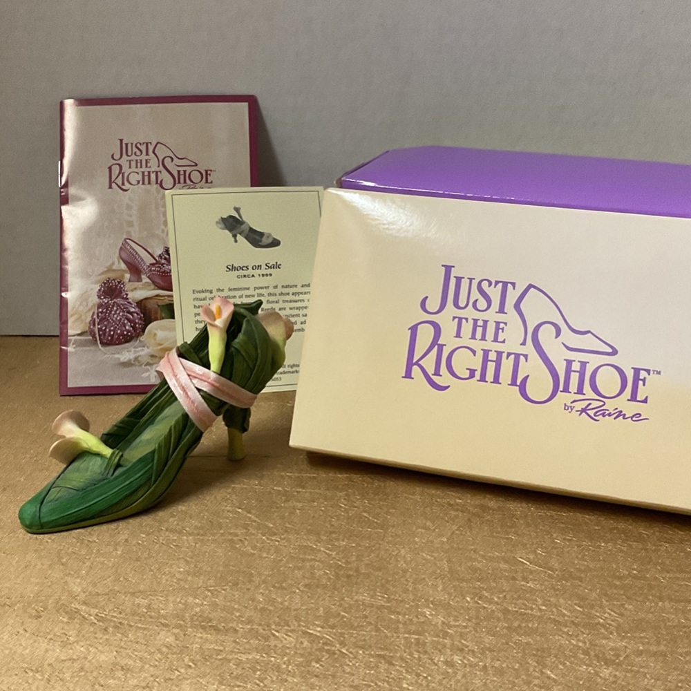 Just The Right Shoe Leafy Green High Heel with Lily and Pink Ribbon